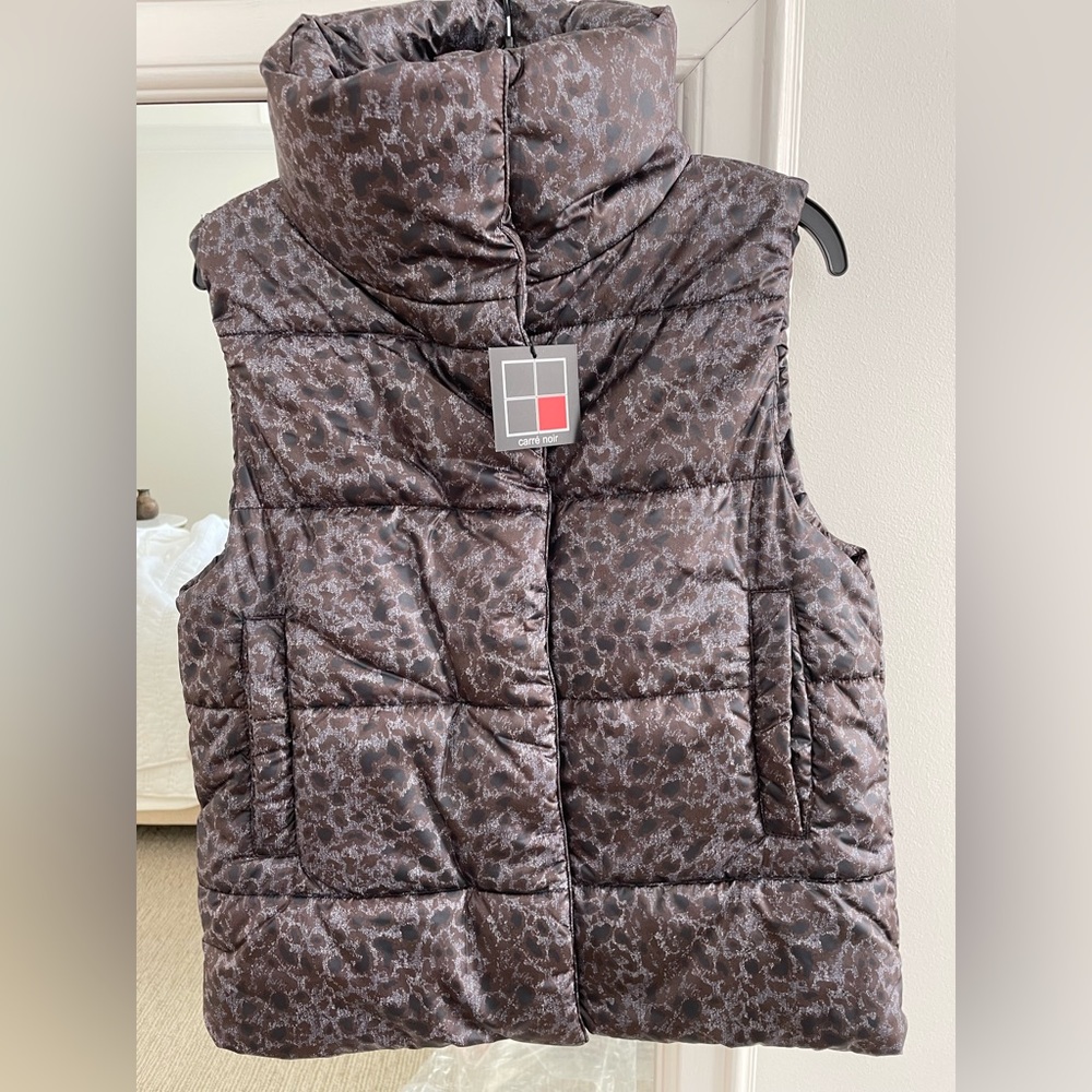 Carre Noir Vest